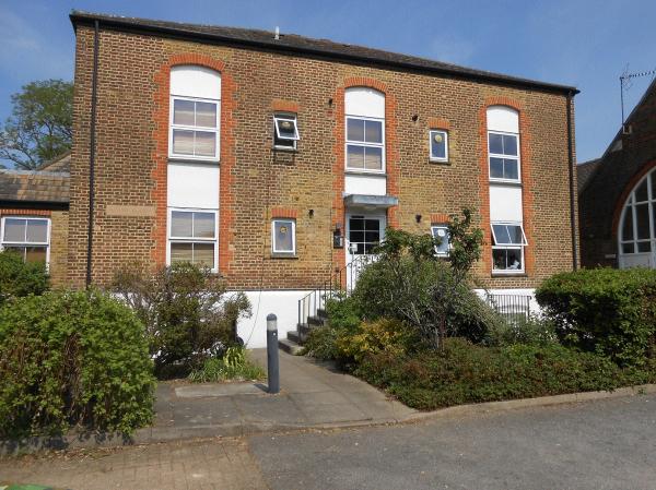 first-floor-one-bedroom-flat
